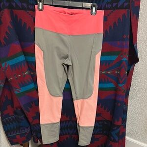 Victoria’s Secret Sport Knockout Capri Leggings Sz S